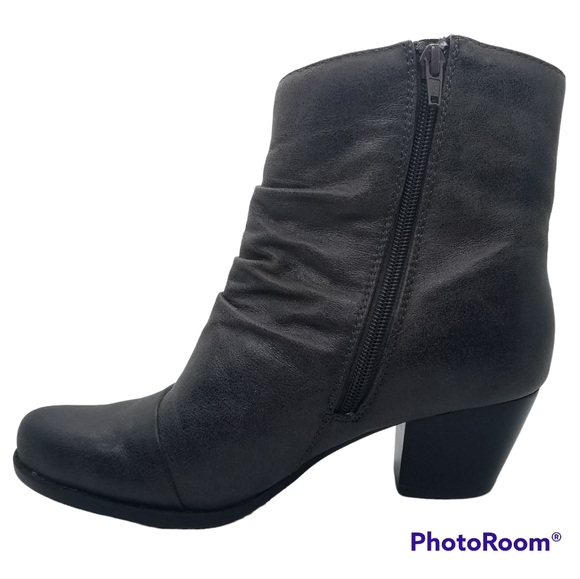 SOLD - Baretraps Booties - Picture 6 of 9